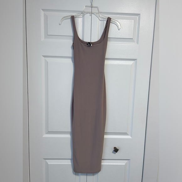 Windsor Dress - Picture 1 of 7